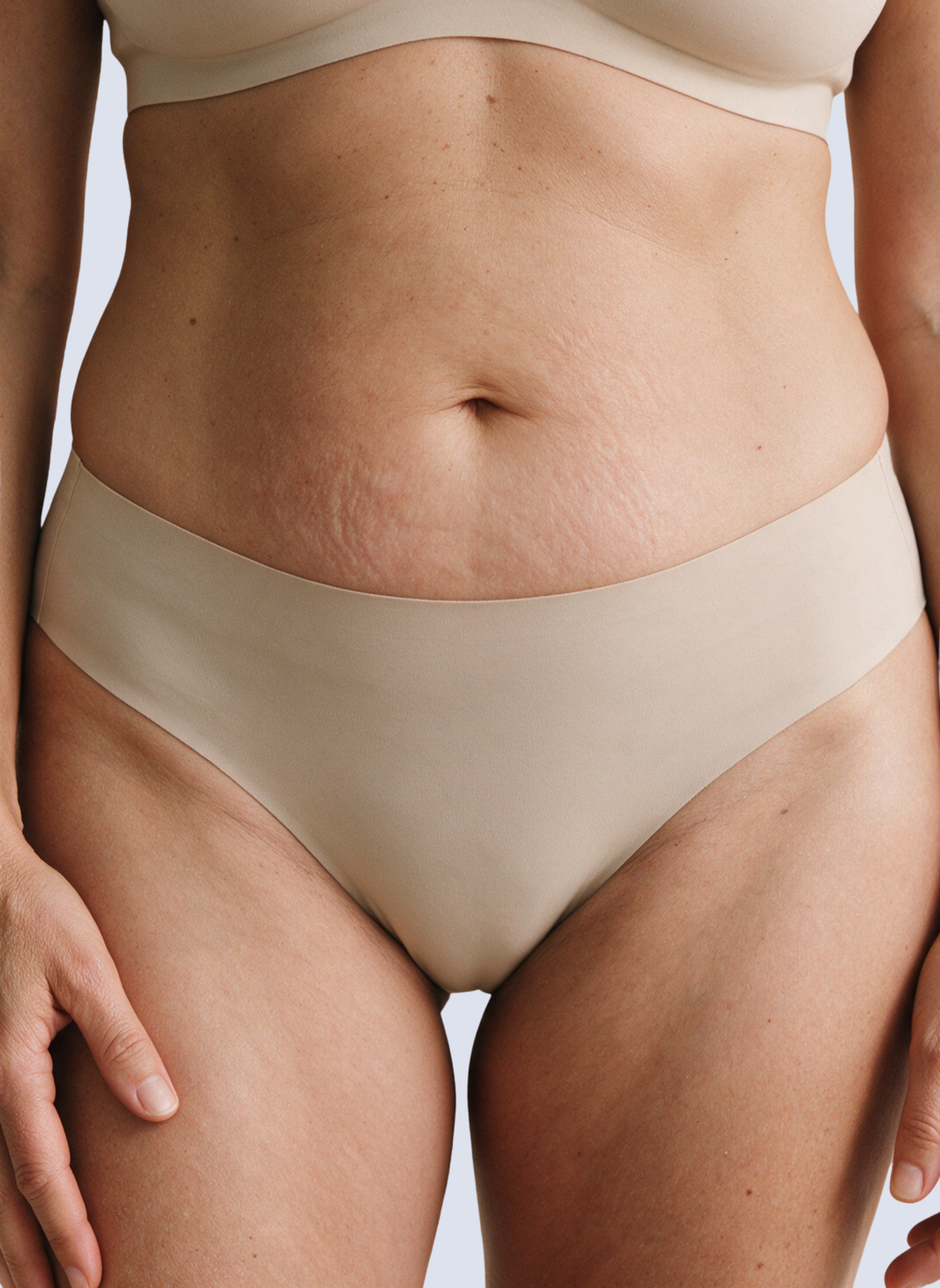 Nude seamless mid rise knickers, front view