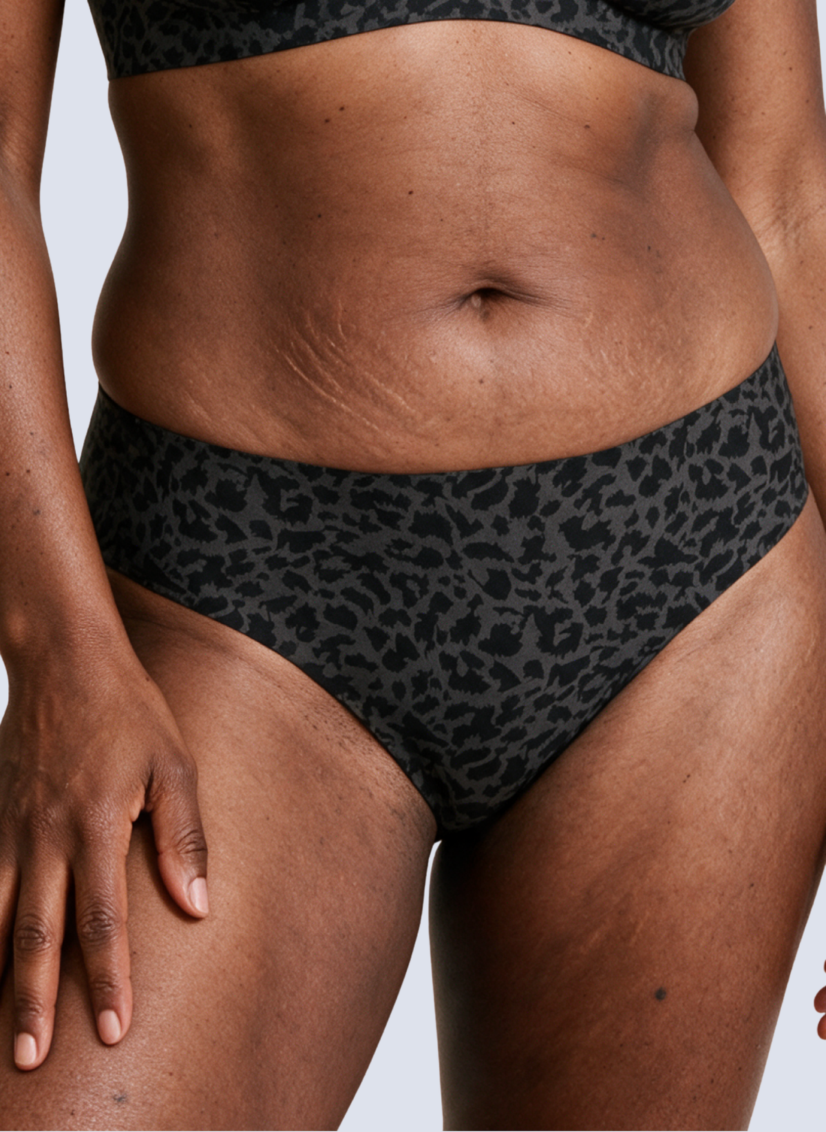 Seamless mid rise knickers in a dark leopard print, front view